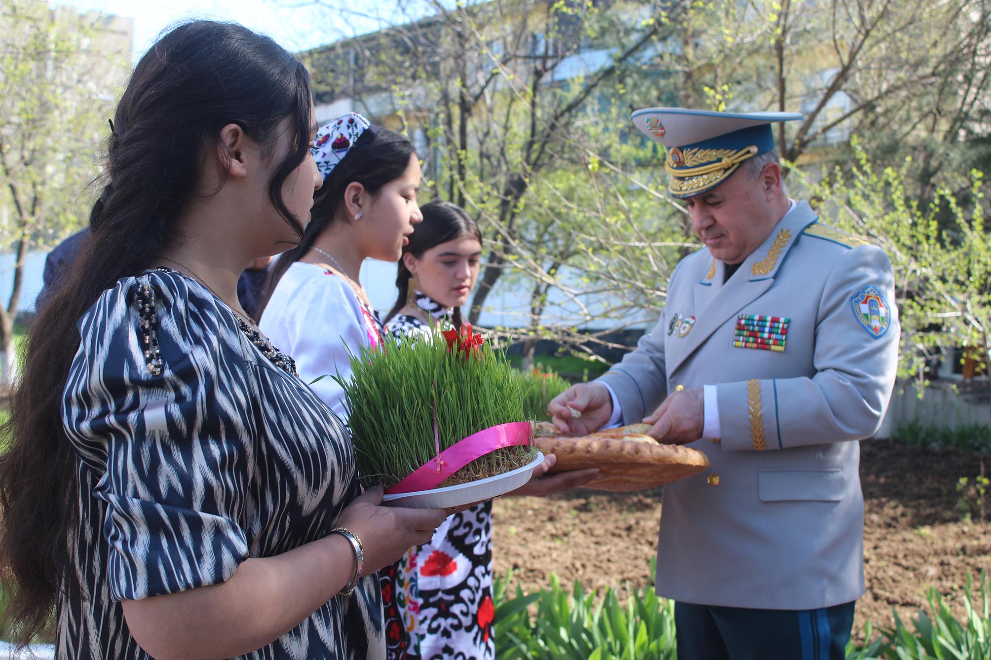  Суратгузориш аз базмгоҳи наврӯзии гурдон